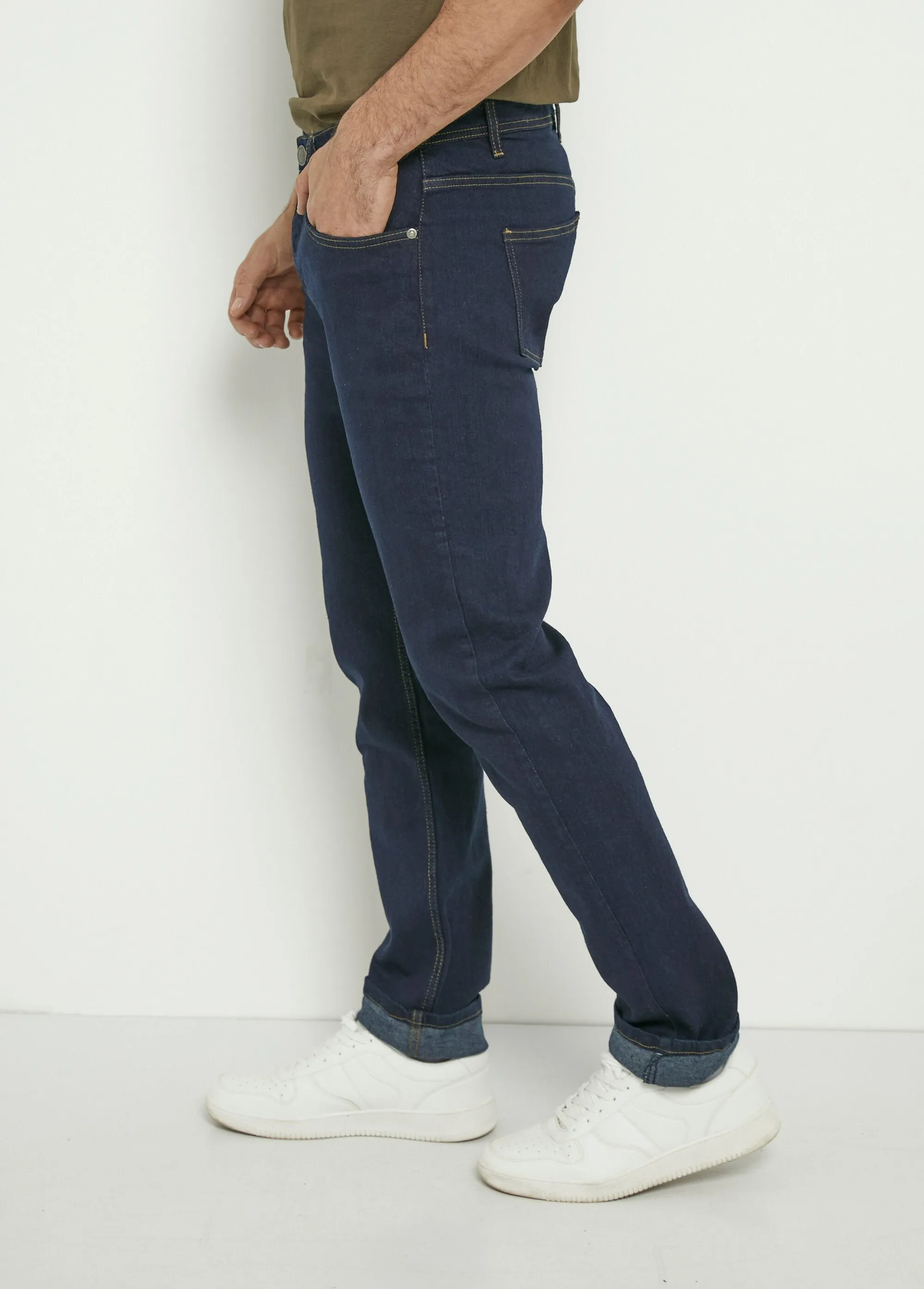 5-pocket straight-cut, stretchy jeans