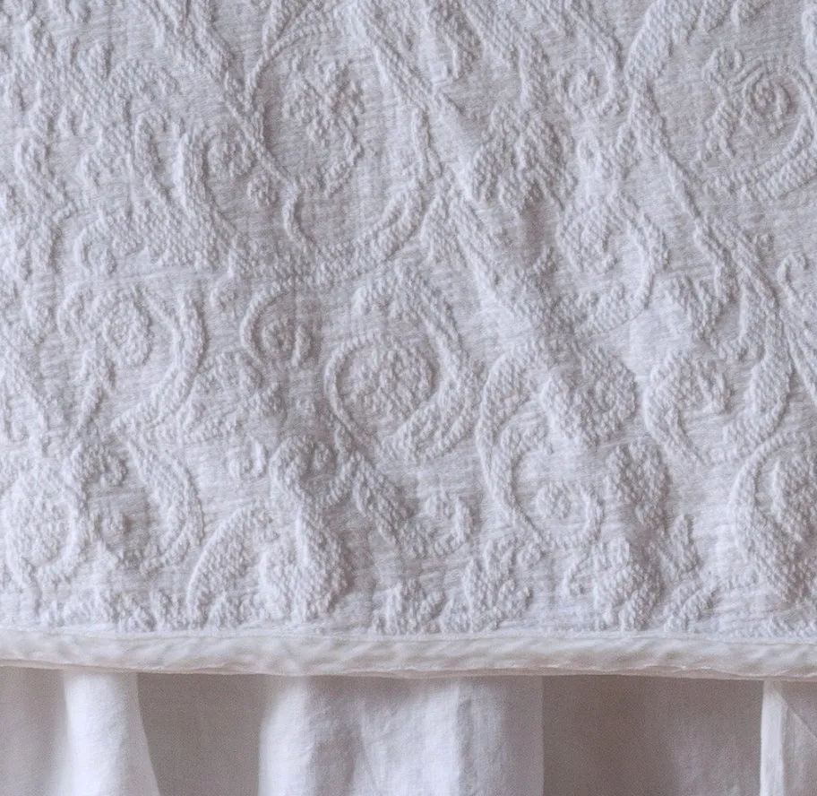 Adele Coverlet - White - Queen