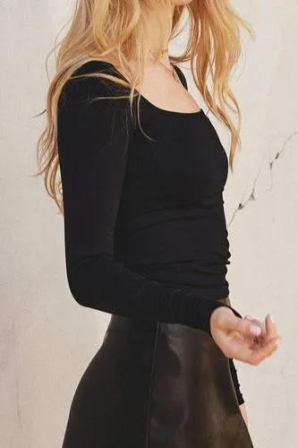 Basic Best Seamless Square Neck Top