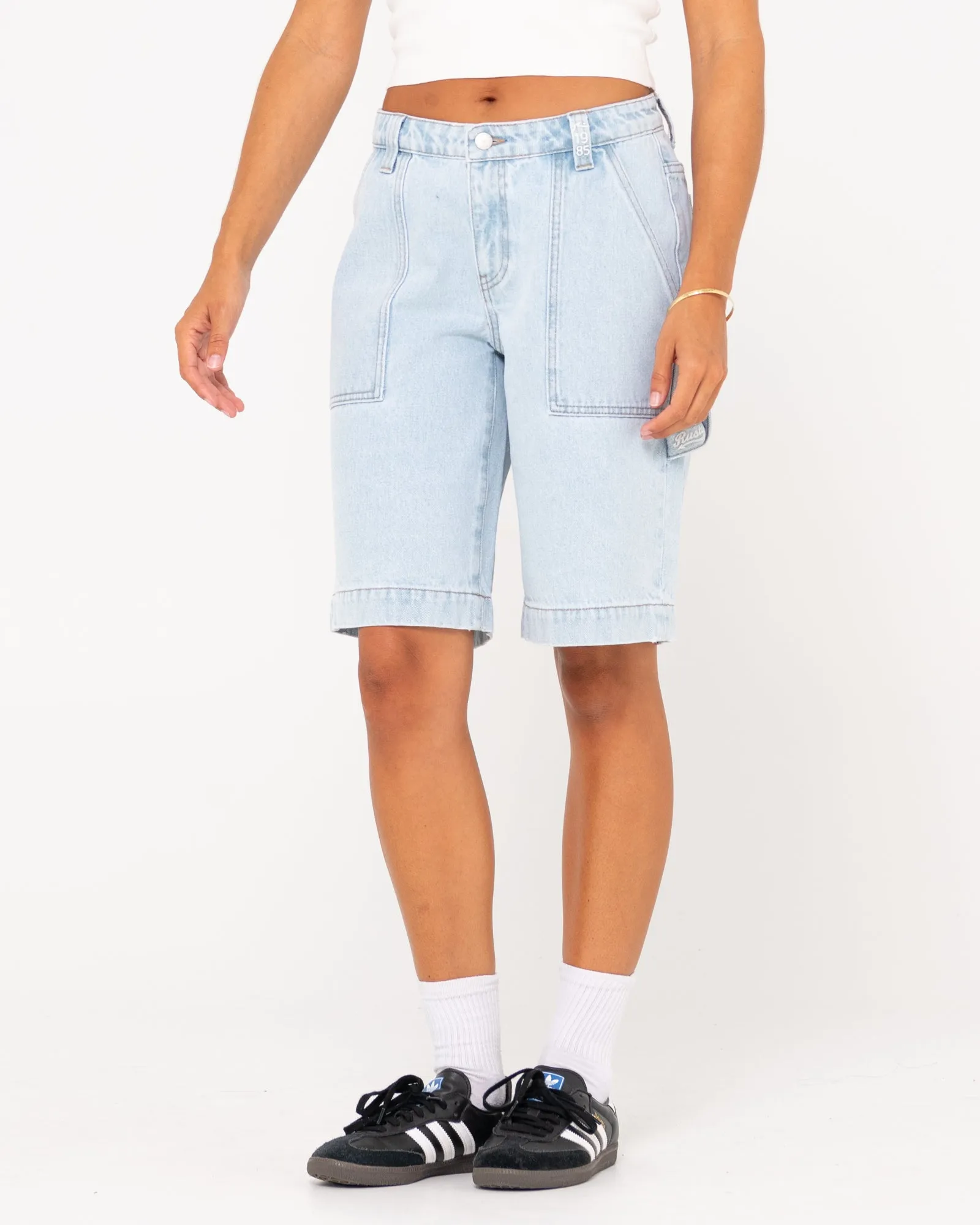 Billie Low Rise Carpenter Jort