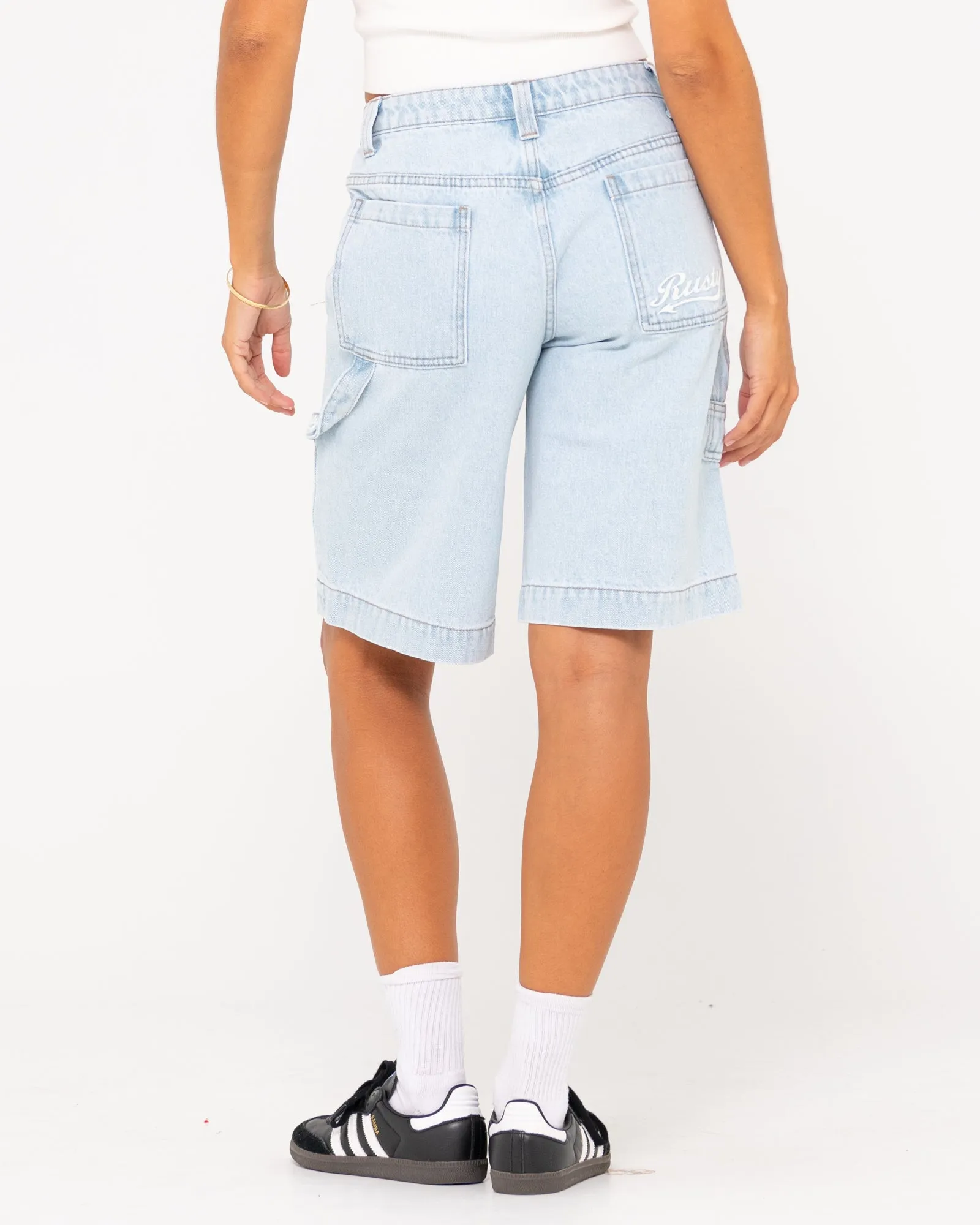 Billie Low Rise Carpenter Jort