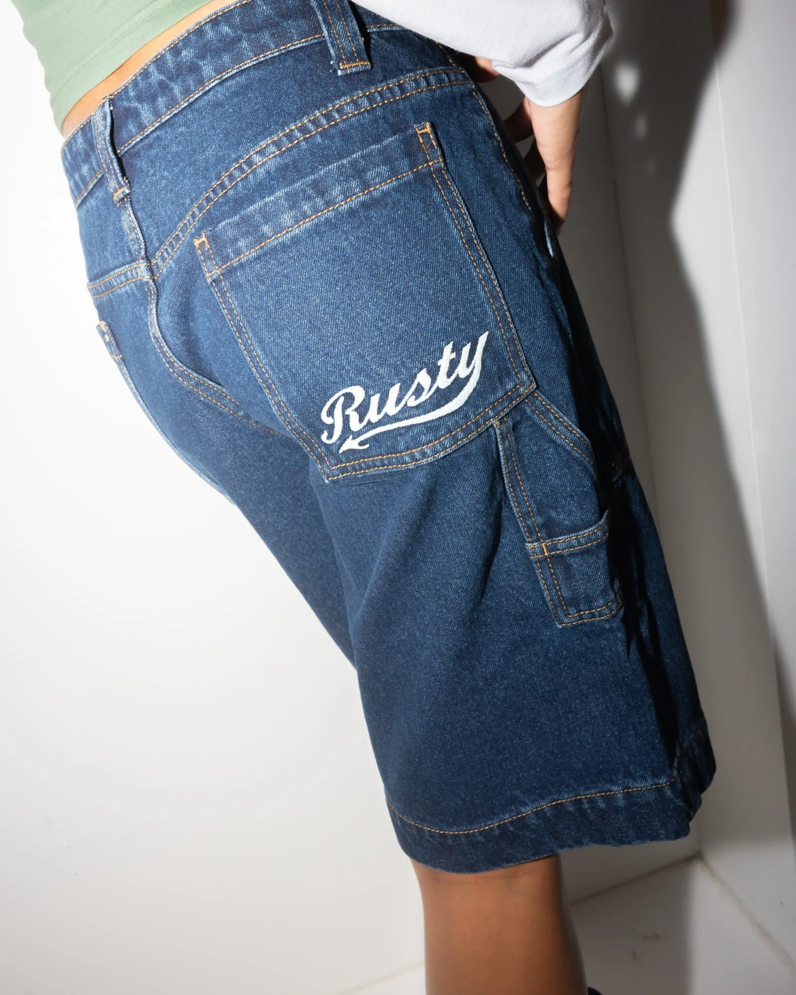 Billie Low Rise Carpenter Jort