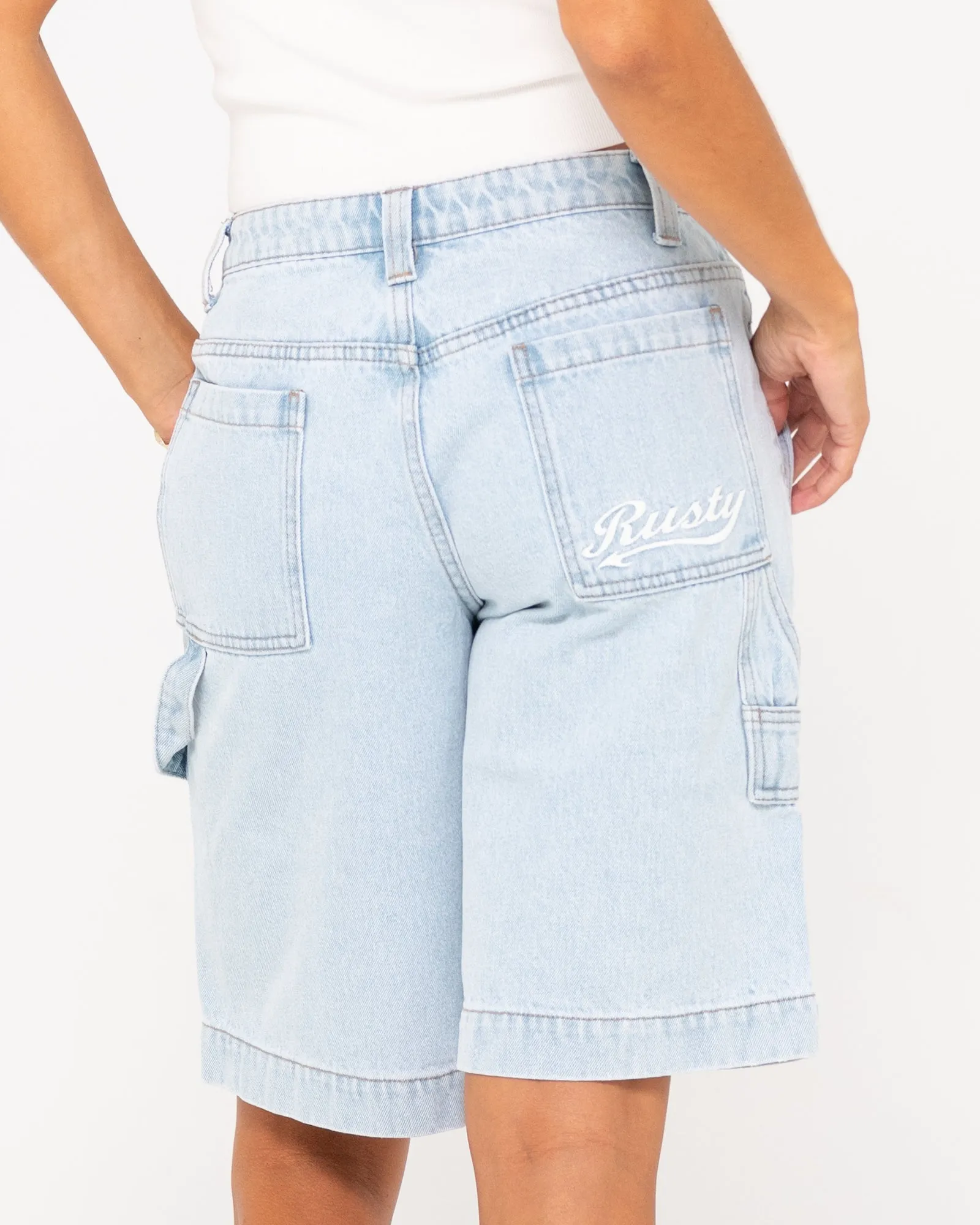 Billie Low Rise Carpenter Jort