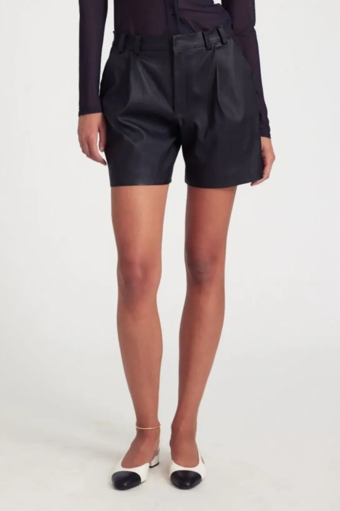 Deep Pleat Trouser Shorts | Black