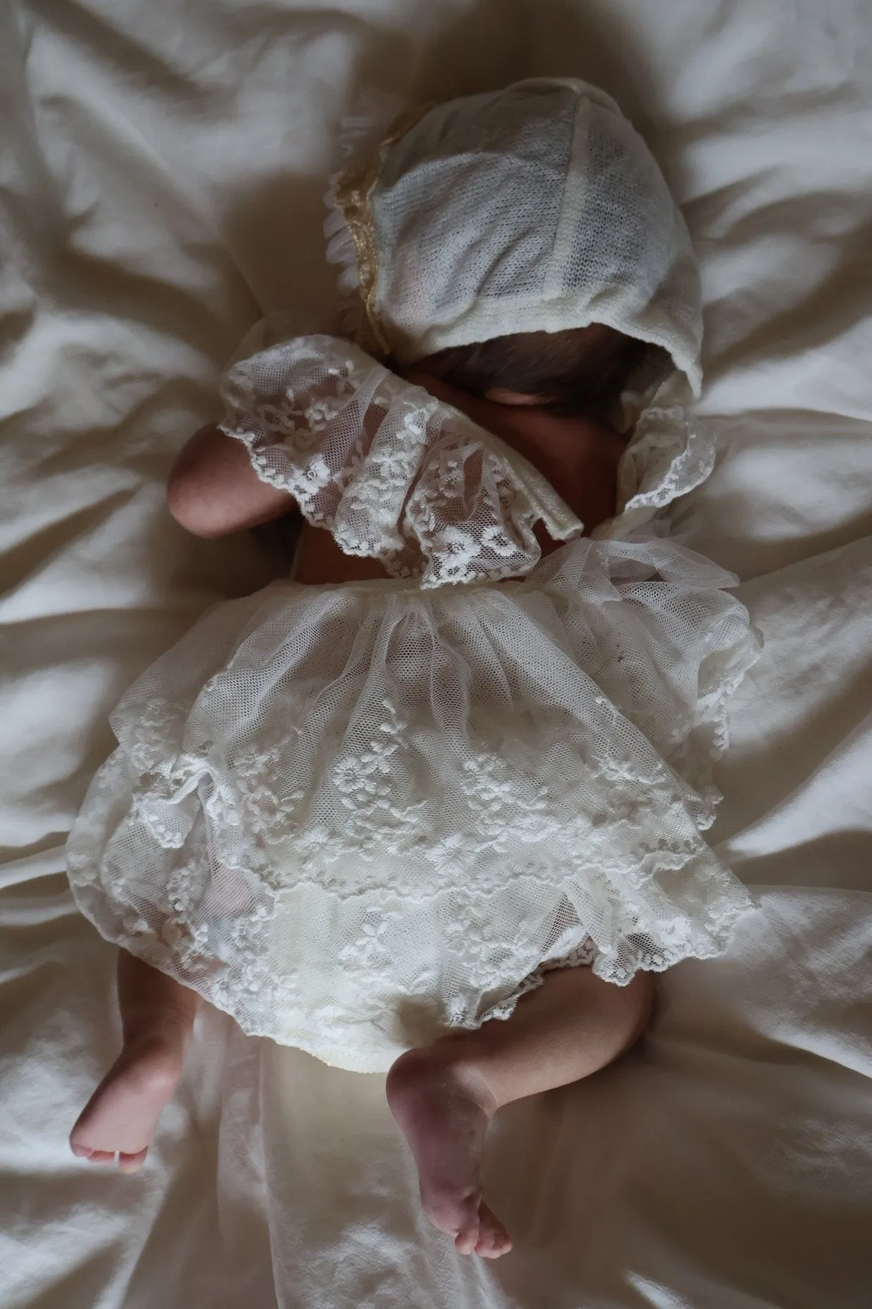 Ellie Newborn Romper & Bonnet in Vanilla