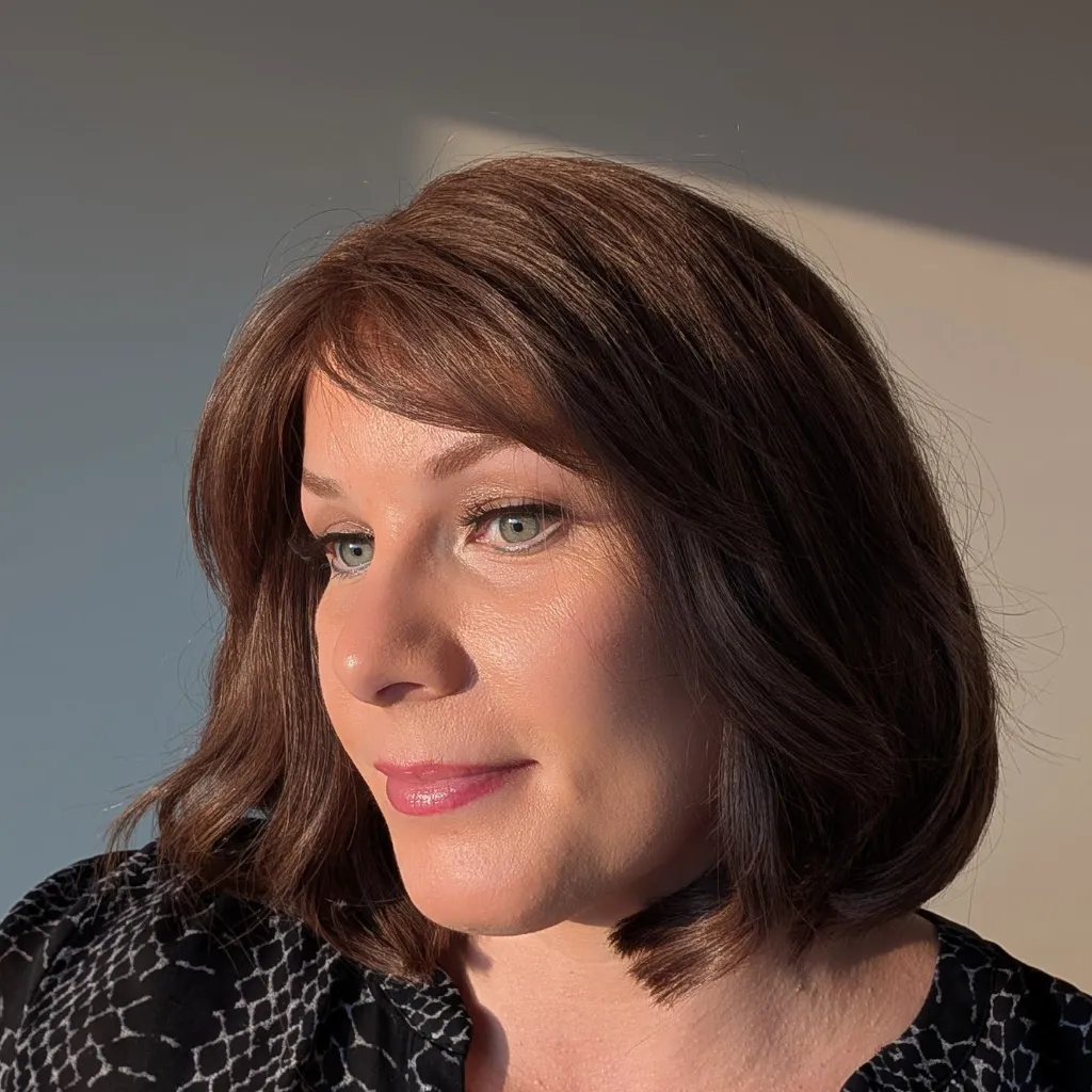 French Bob | Lace Front Remy Human Hair Wig | 8" Inch | Invisible Layer Collection