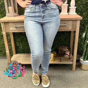 Judy Blue Hi Rise Light Bleach Wash Relaxed Fit Jeans