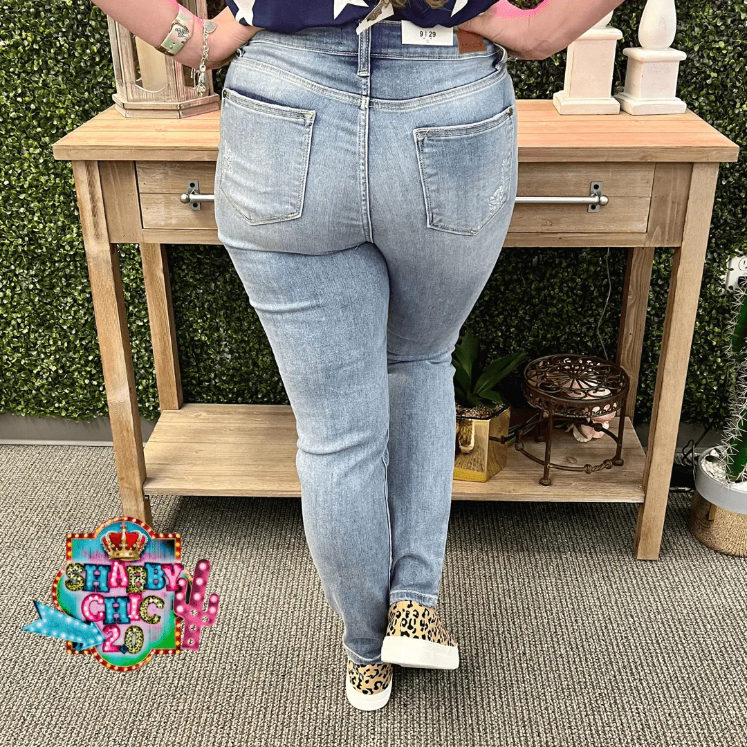 Judy Blue Hi Rise Light Bleach Wash Relaxed Fit Jeans