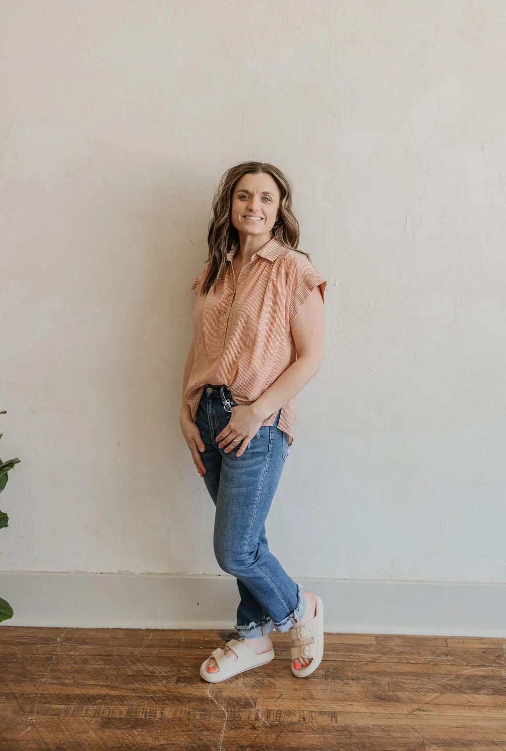 KAELA CURVY/REG STRIPED BUTTON FRONT DETAIL TOP