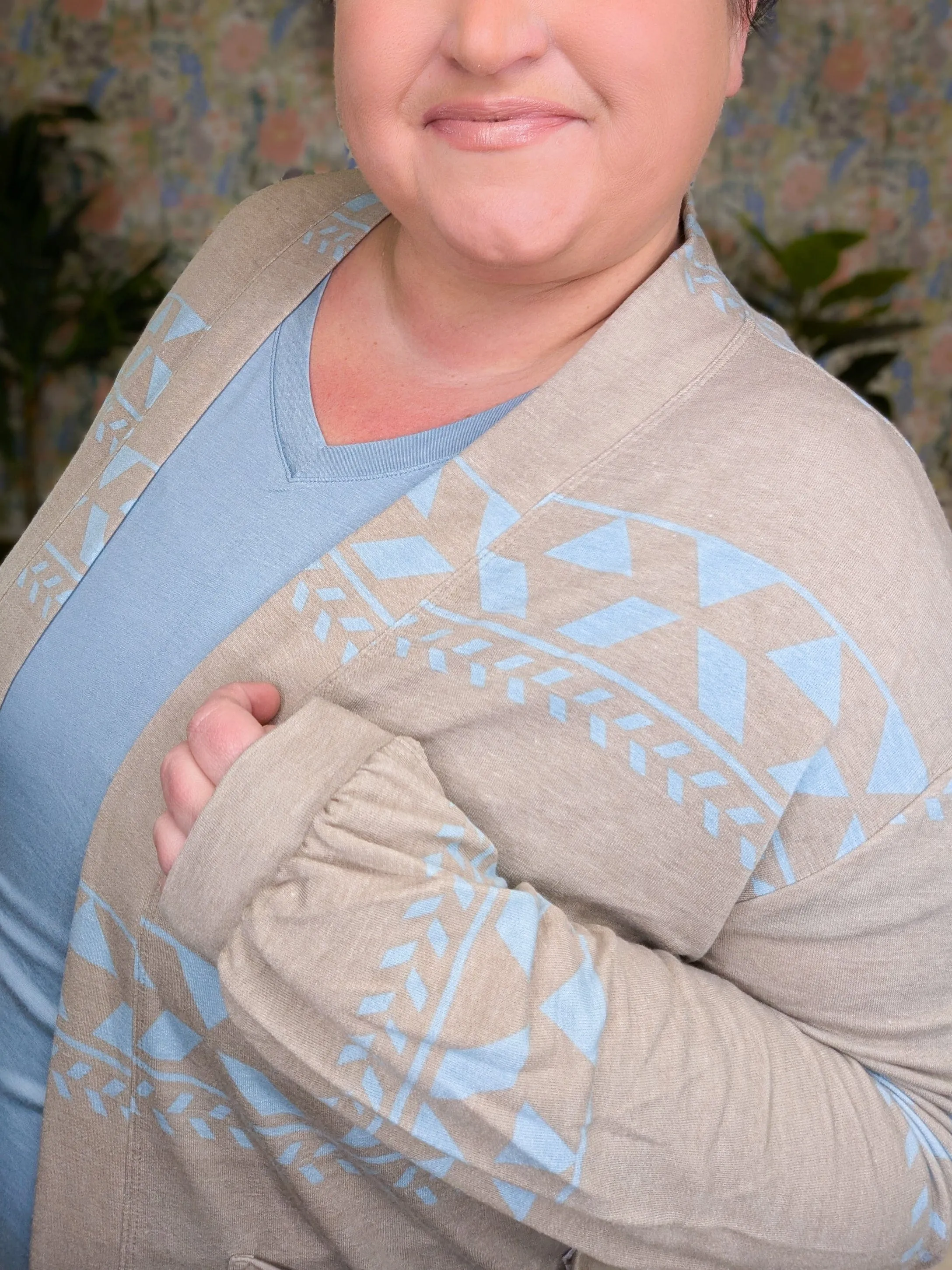 Laurel Geometric Open Cardigan in Taupe   Aqua