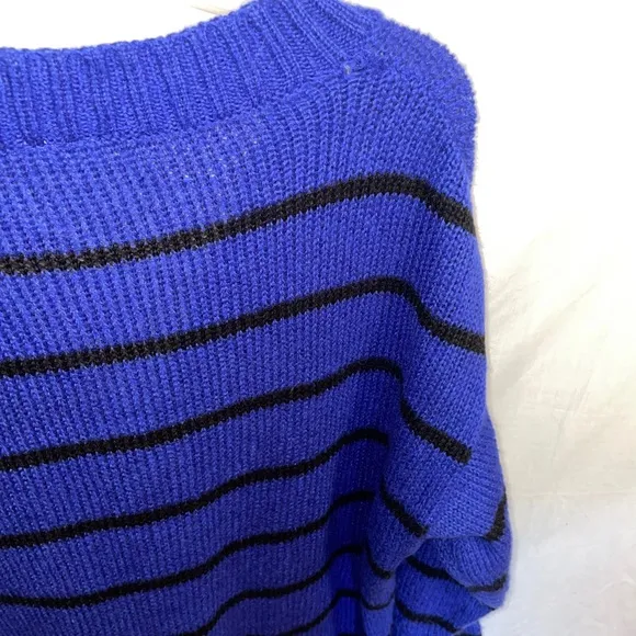 Lularoe Cardigan Sweater Women’s Size Medium Blue Striped Acrylic Pockets Button
