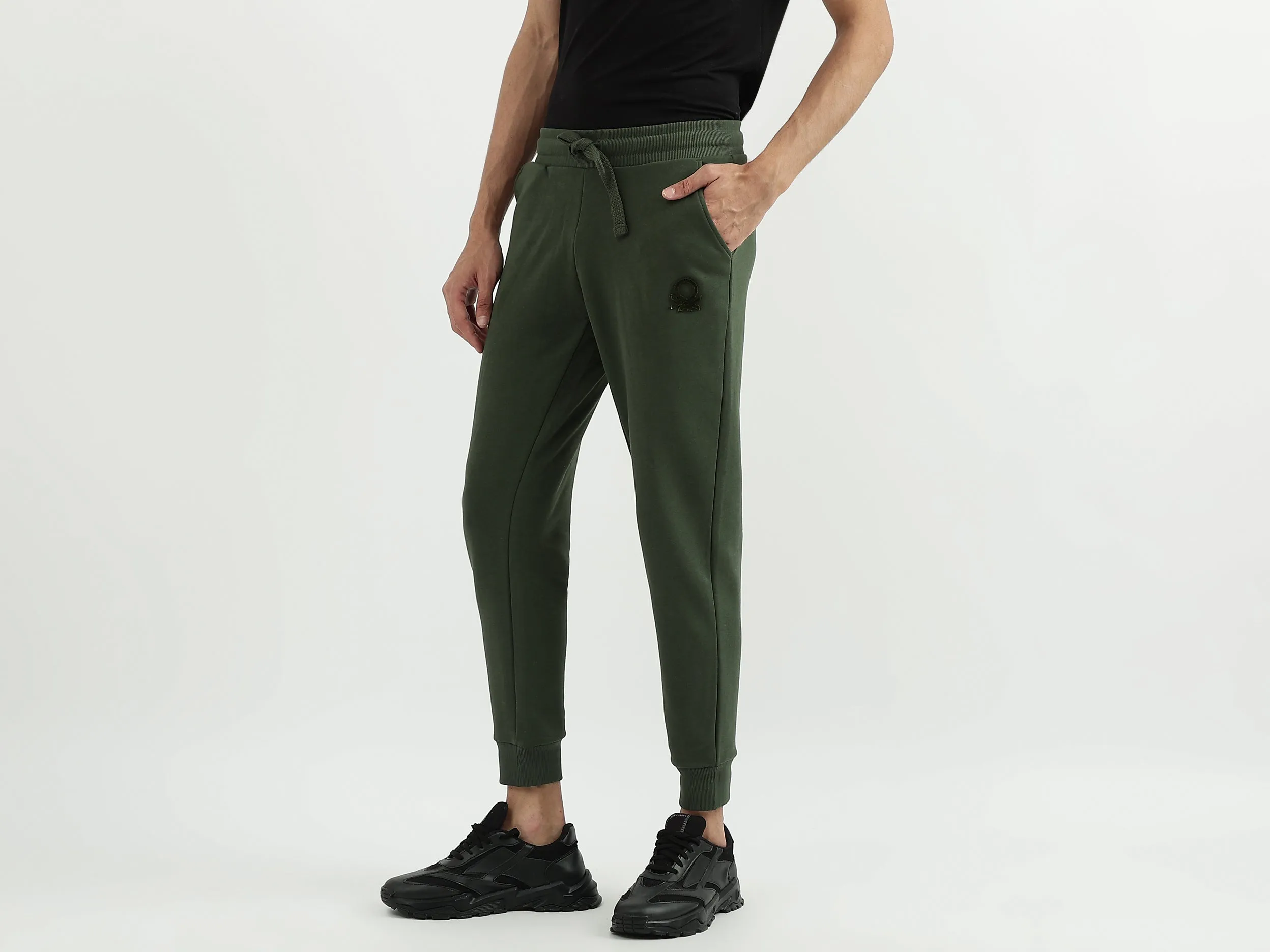 Men Solid Regular Fit Jogger