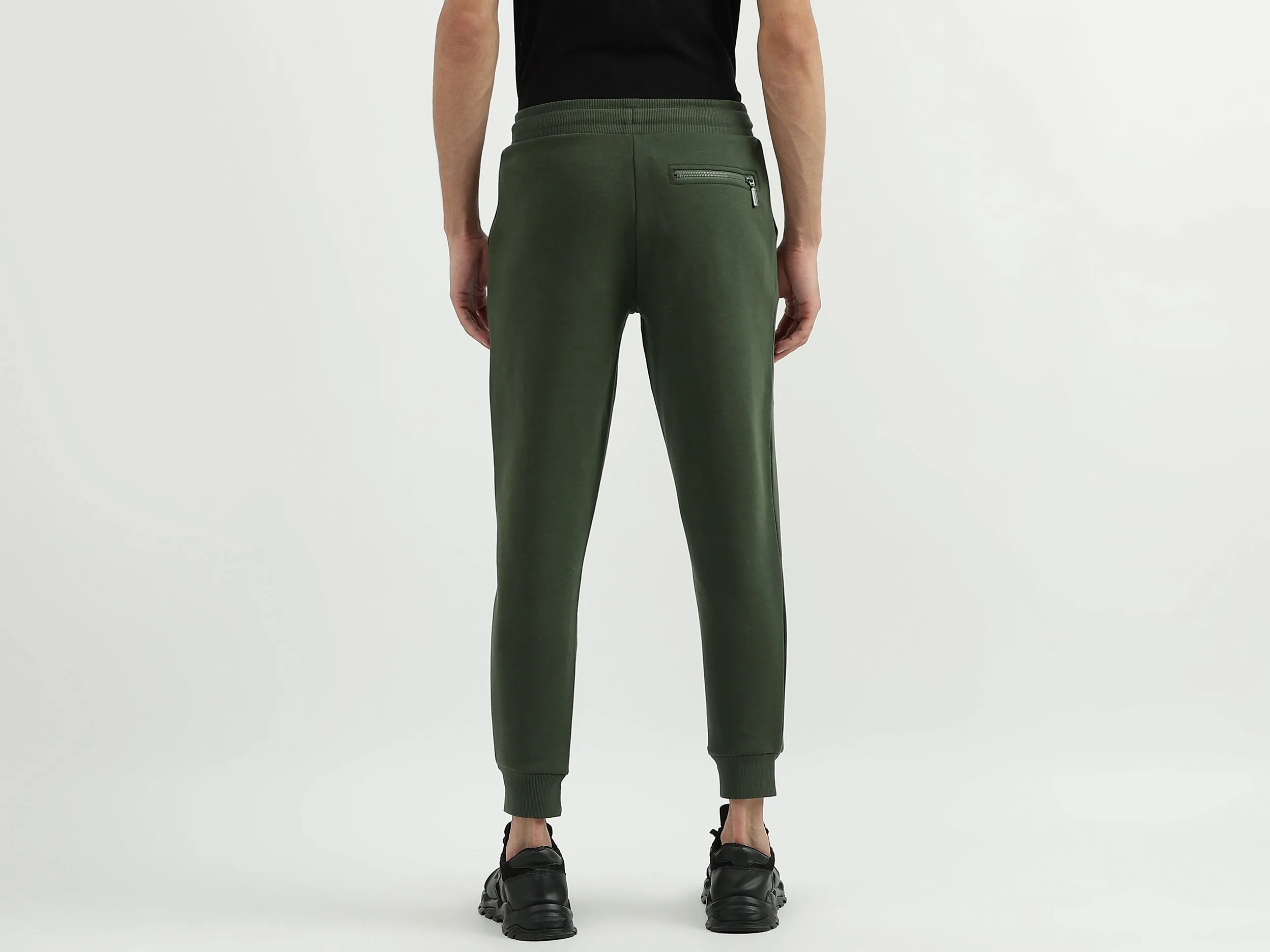 Men Solid Regular Fit Jogger