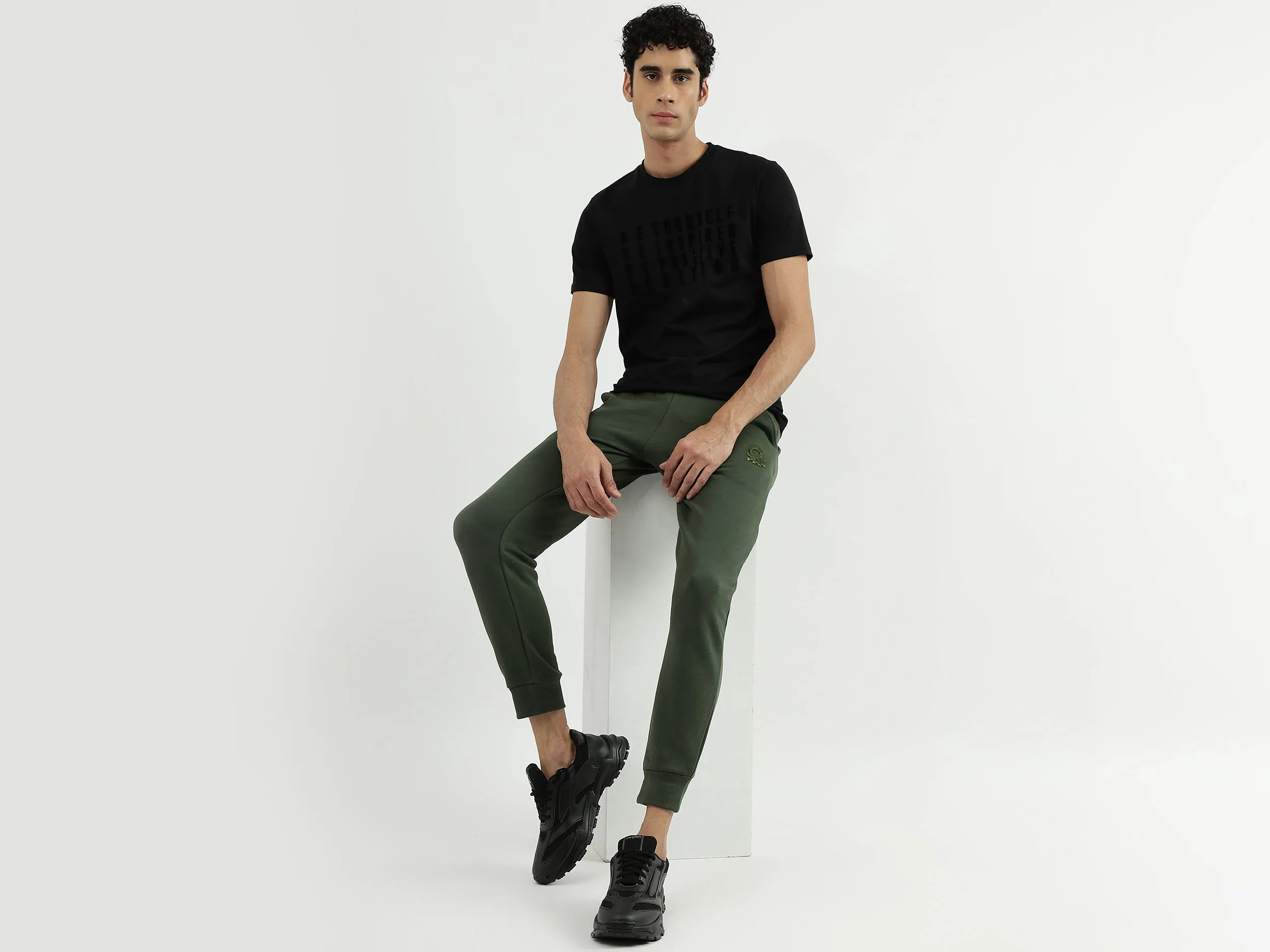 Men Solid Regular Fit Jogger