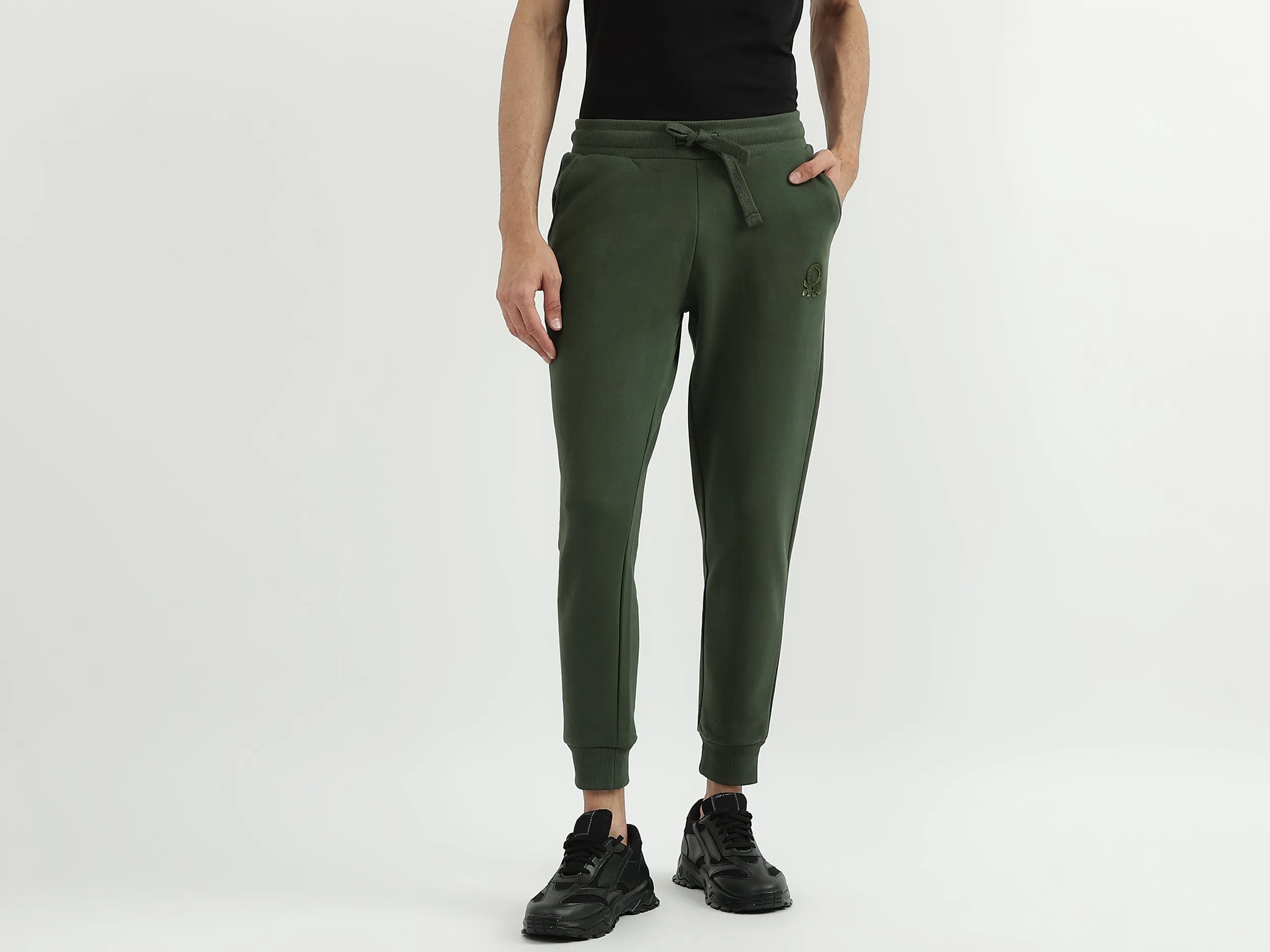Men Solid Regular Fit Jogger
