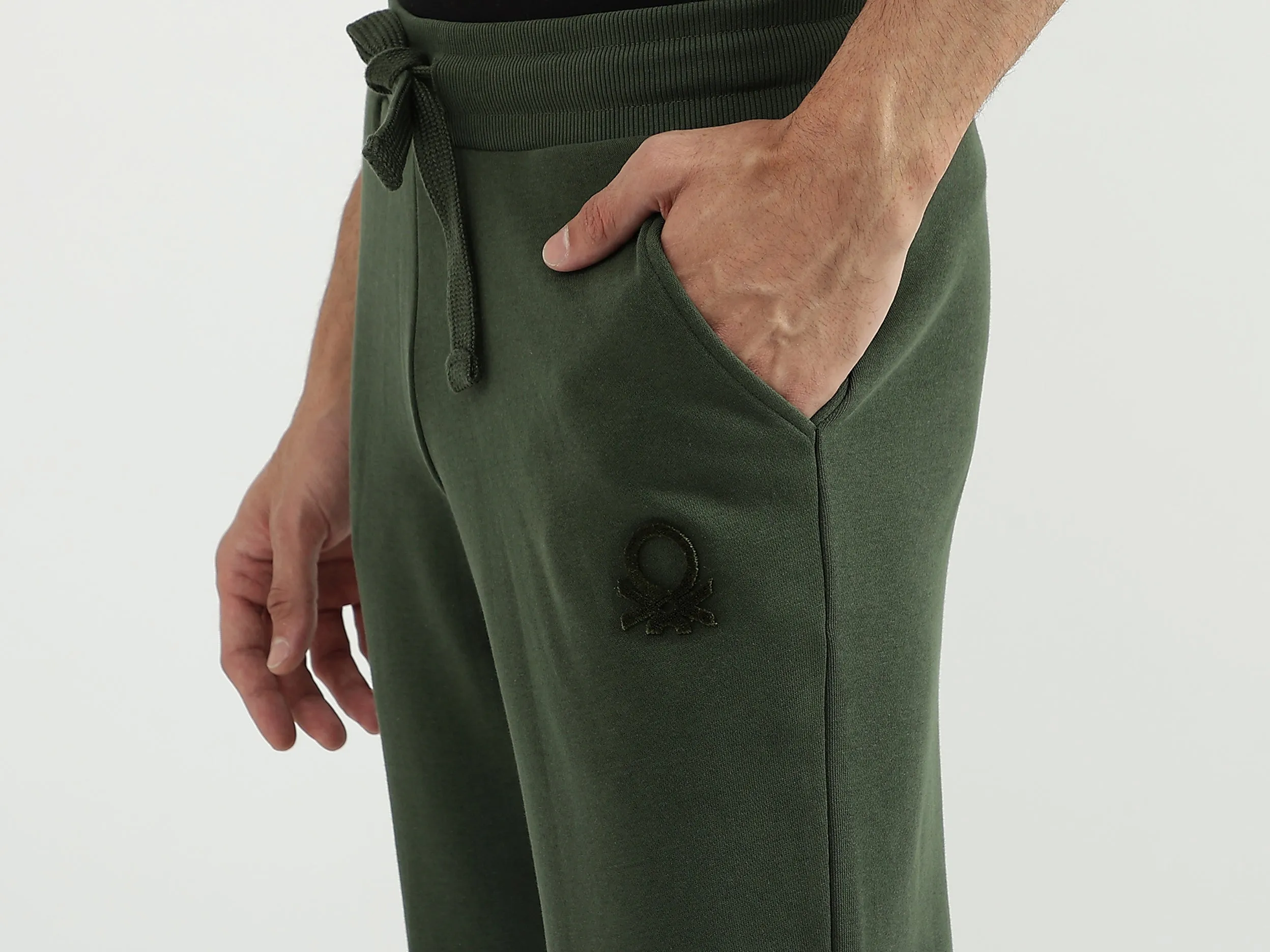 Men Solid Regular Fit Jogger
