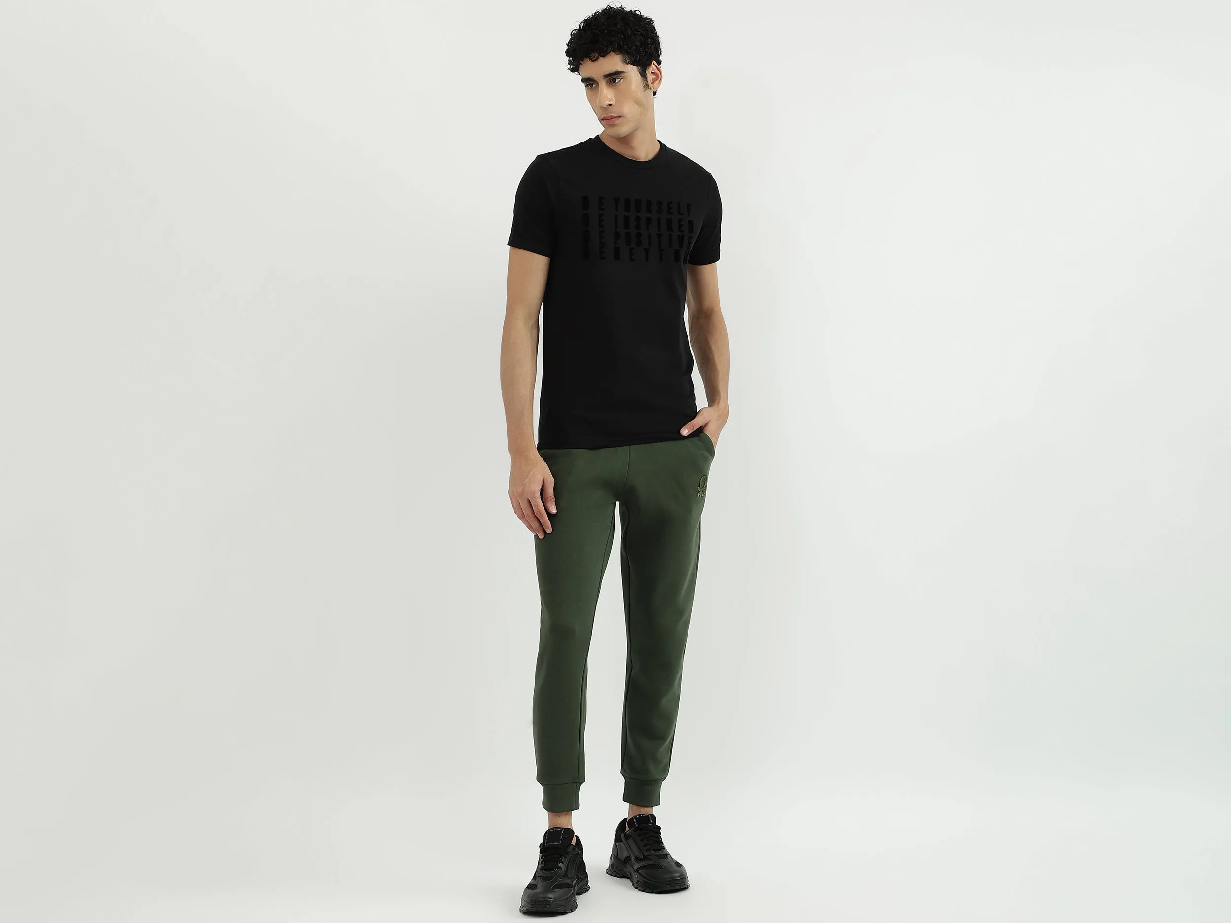 Men Solid Regular Fit Jogger