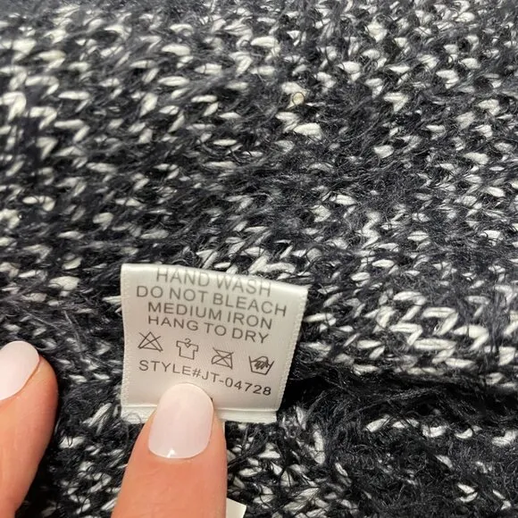 PAPILLON CARDIGAN SWEATER SIZE M BLACK WHITE CHECK PLAID LONG WARM COZY POCKETS