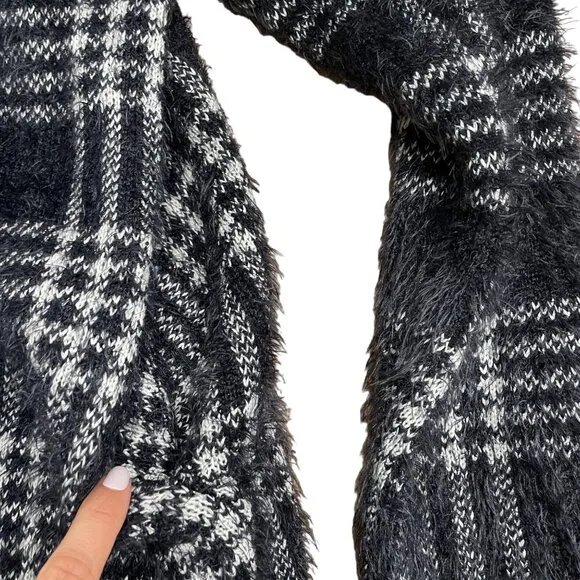 PAPILLON CARDIGAN SWEATER SIZE M BLACK WHITE CHECK PLAID LONG WARM COZY POCKETS
