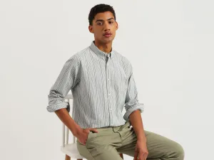Regular Fit Button Down Collar Seersucker Stretch Striped Shirt