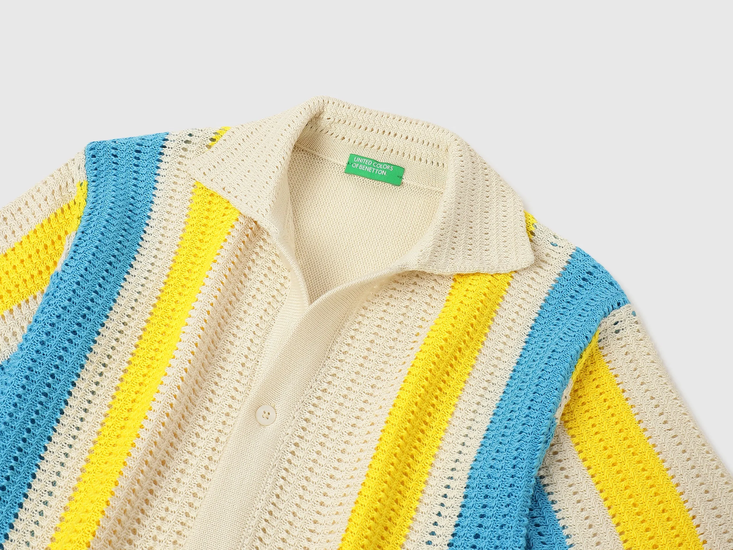 Regular Fit Spread Collar Structure Vertical Striped Shirt