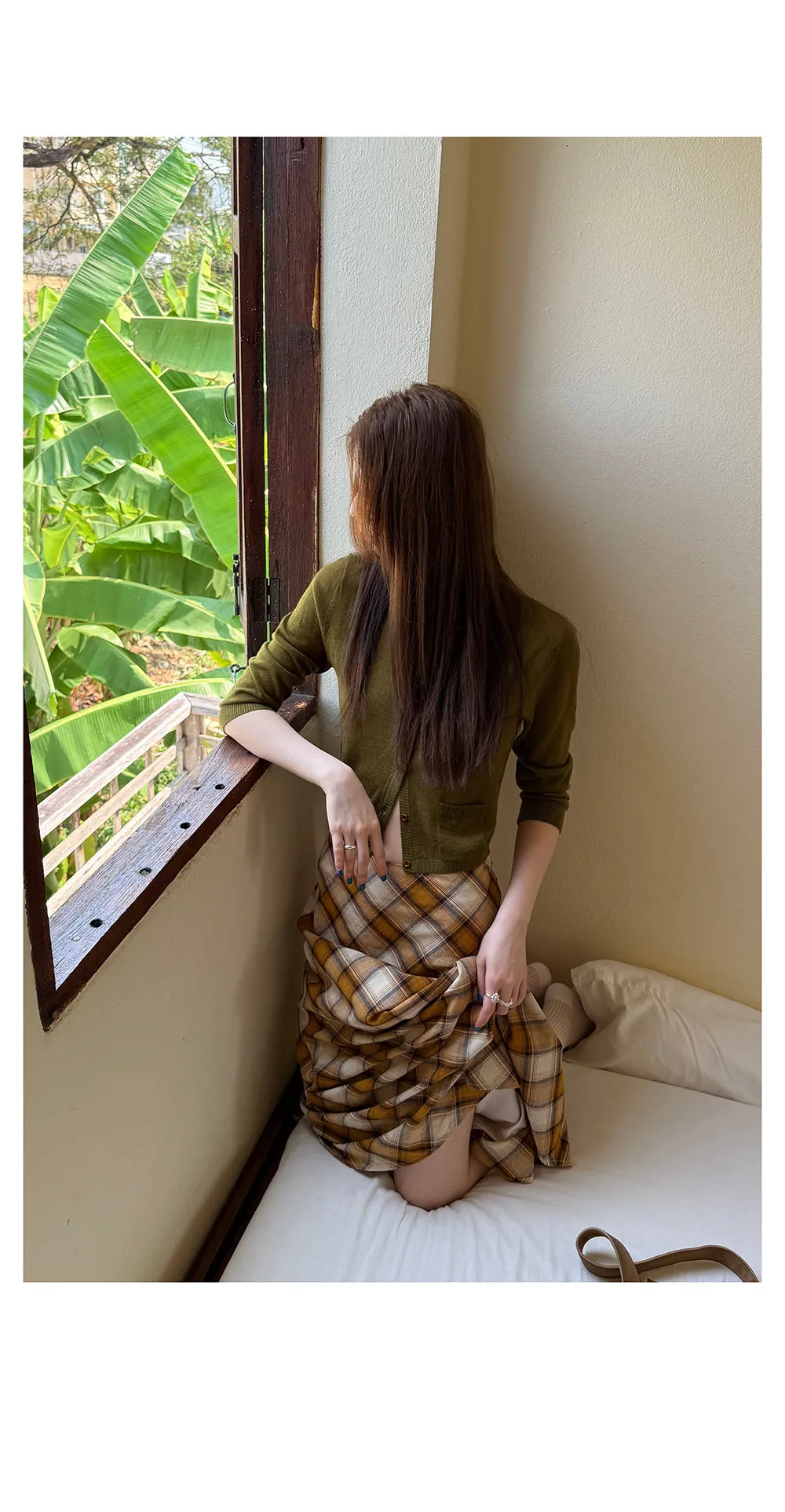 round mid-sleeve  sweater
