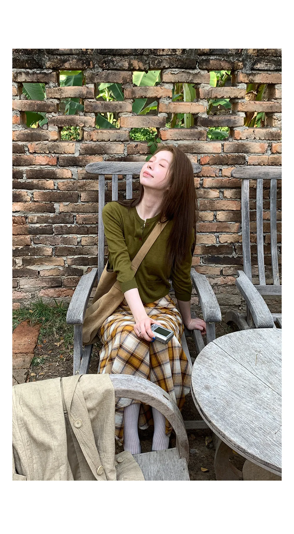 round mid-sleeve  sweater