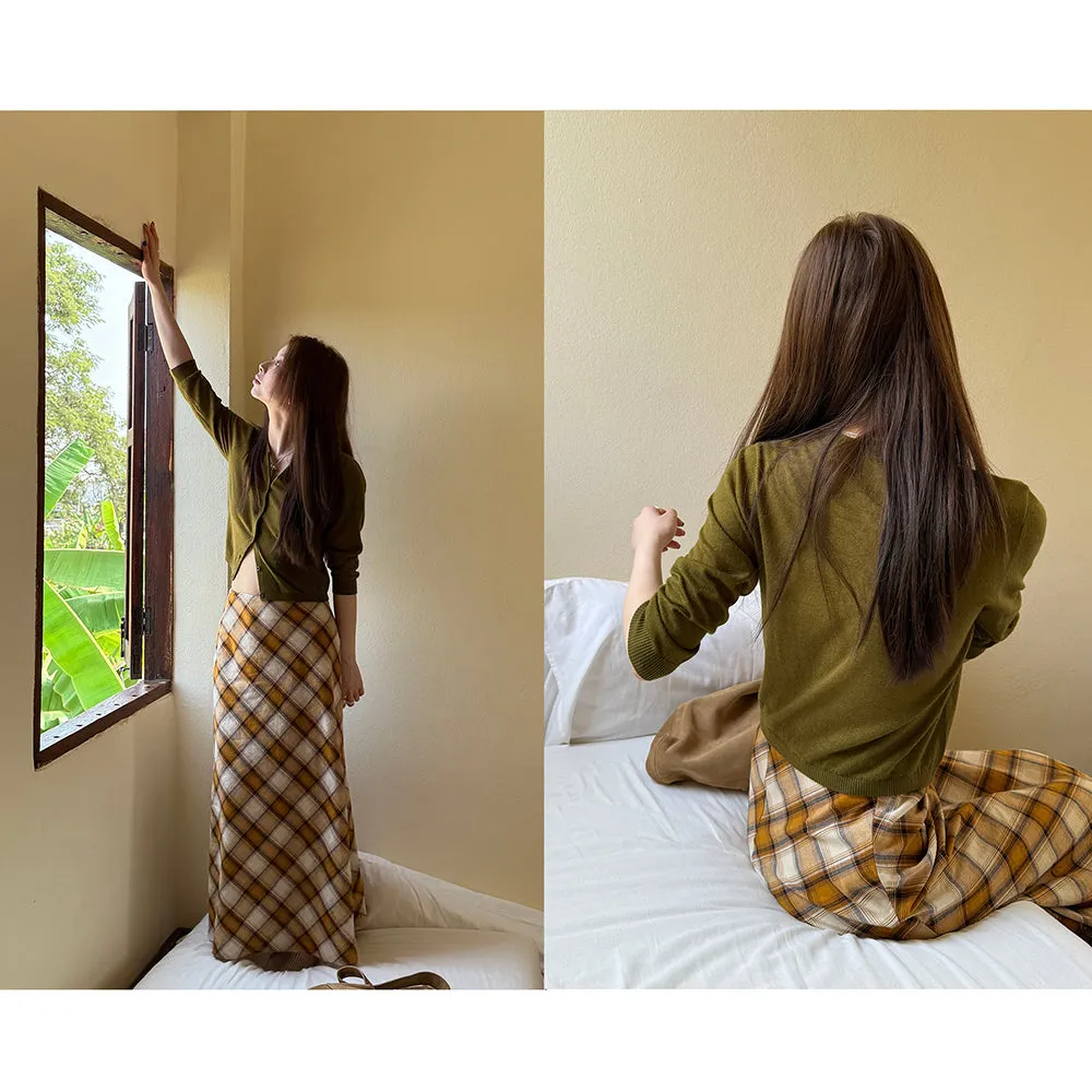 round mid-sleeve  sweater