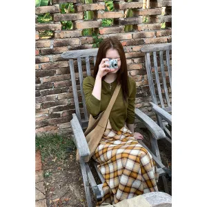 round mid-sleeve  sweater