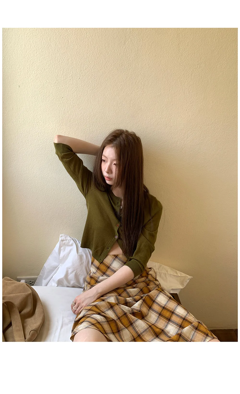 round mid-sleeve  sweater
