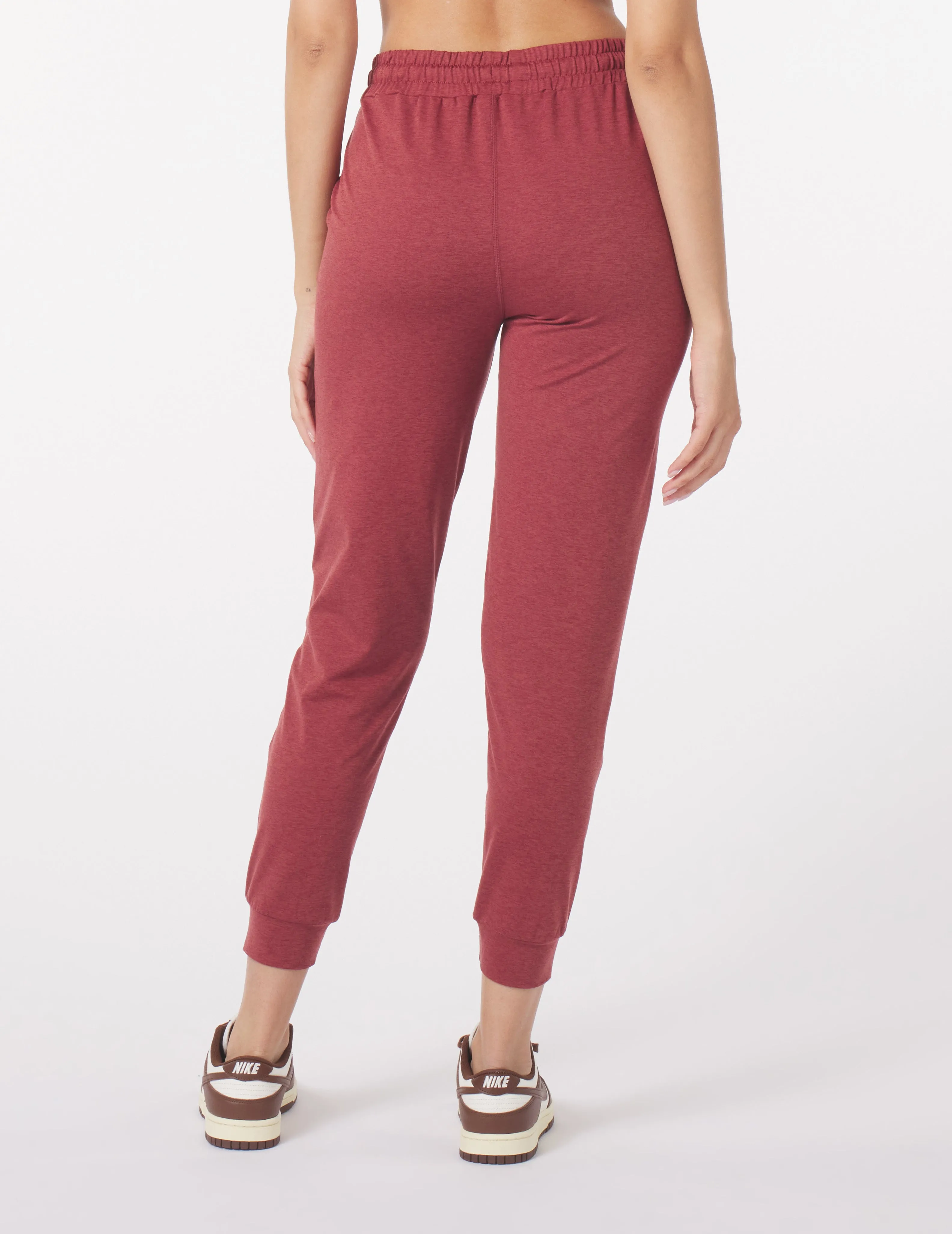 Serene Jogger: Brick Red Marble