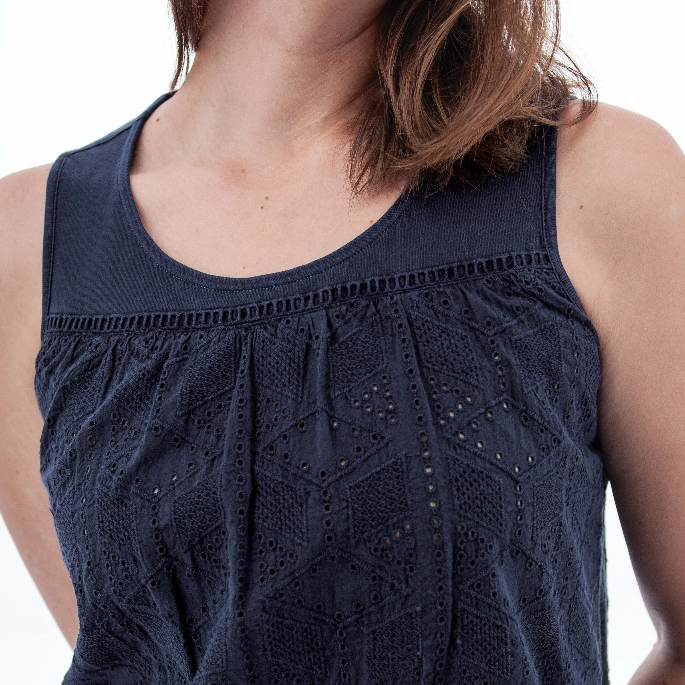 Shelle Eyelet Tank Top - M19168