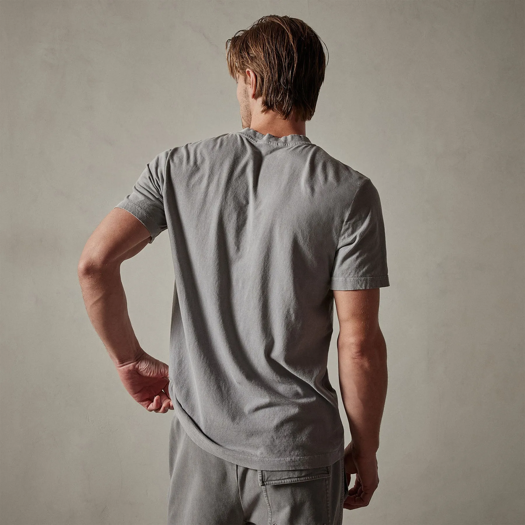 Short Sleeve V Neck - Silver Grey Pigment
