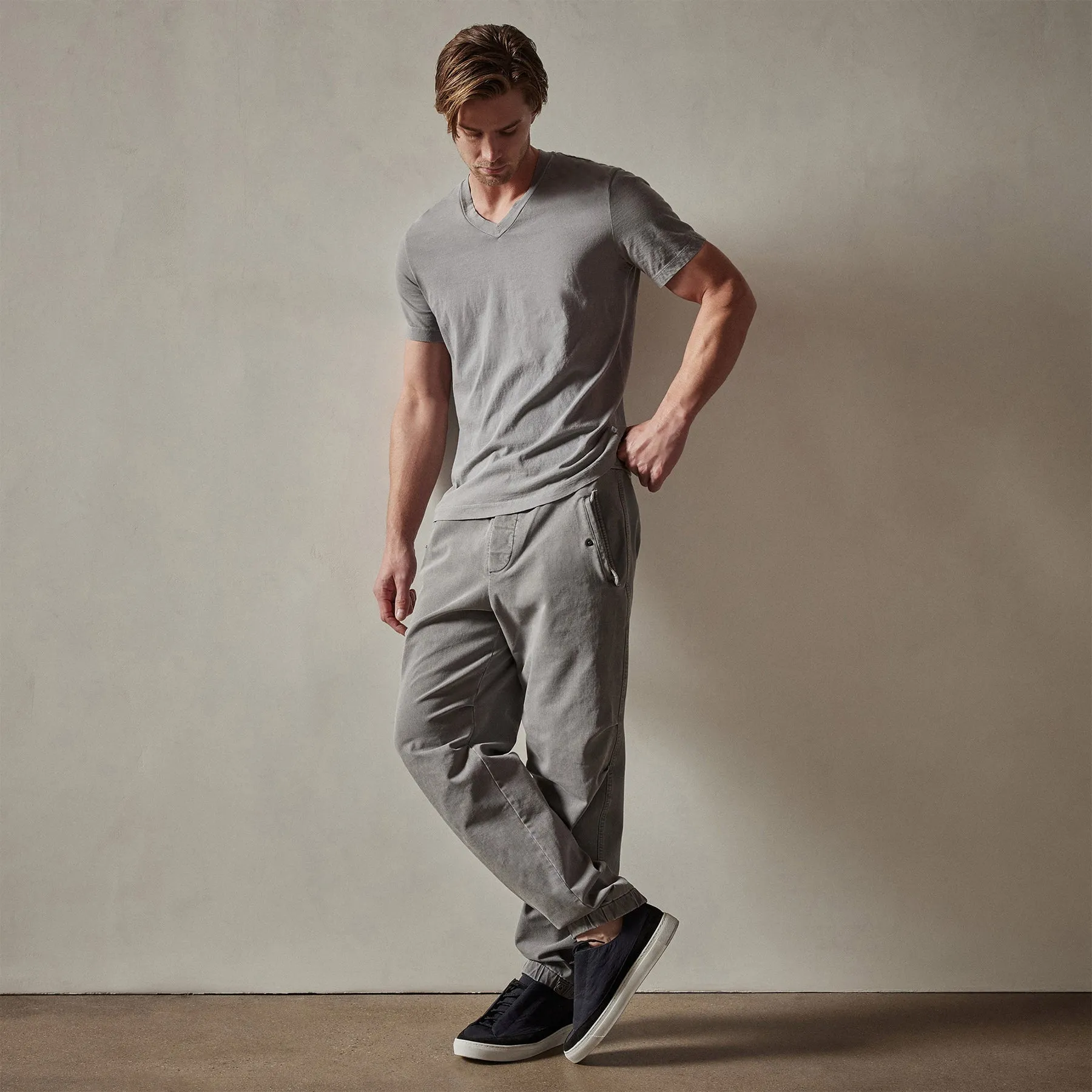Short Sleeve V Neck - Silver Grey Pigment