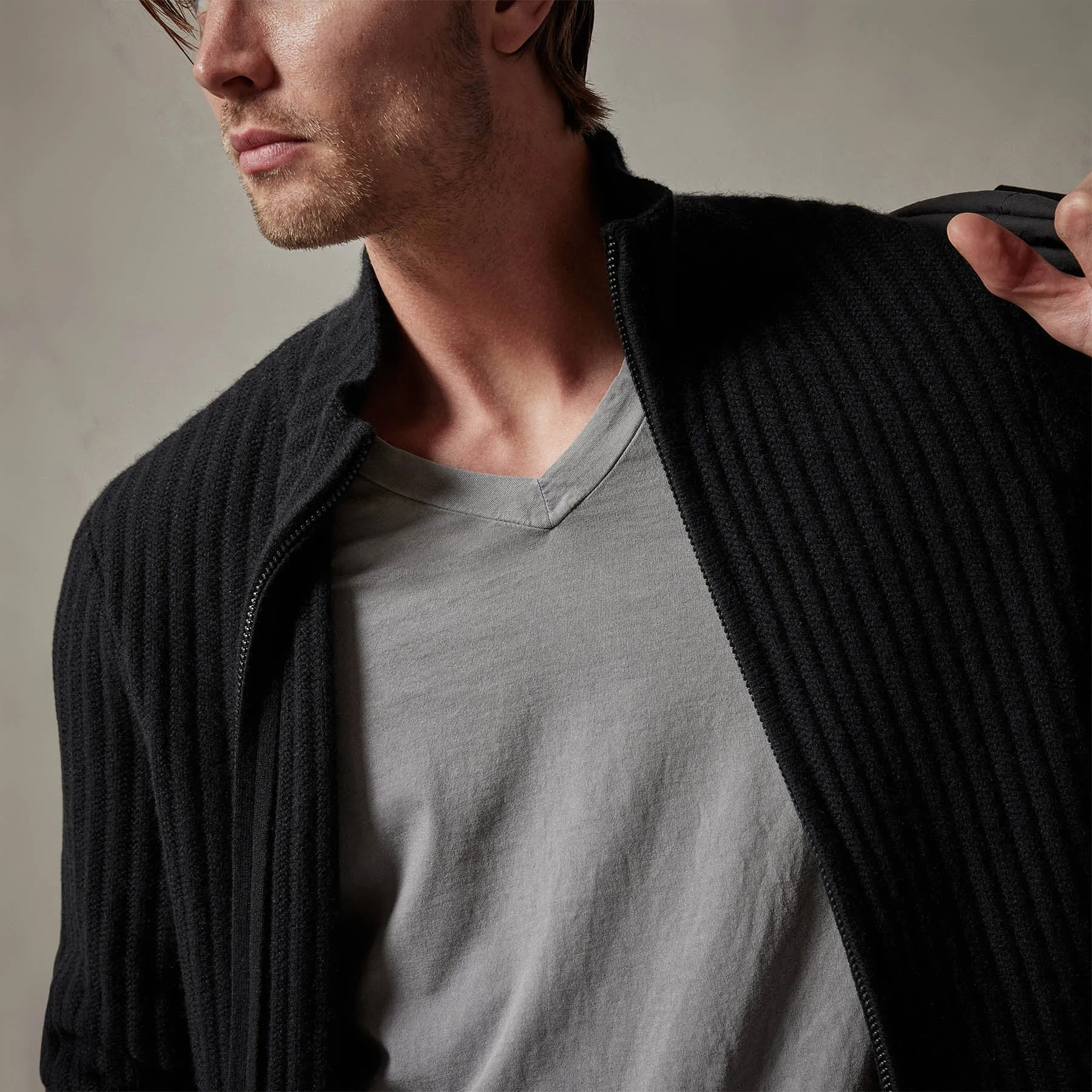 Short Sleeve V Neck - Silver Grey Pigment