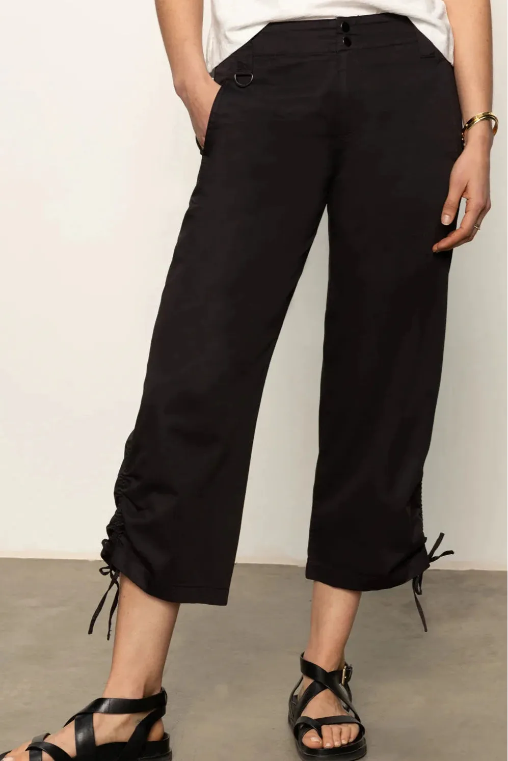 Utility Capri Pant in Black